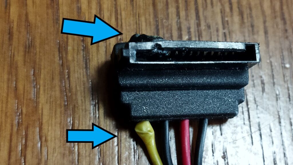 東芝ブルーレイ DBR-T350 HDD SATA ケーブルの黄色線 12V の部分の黒いコネクタが熔けたか爆発したか？　その３